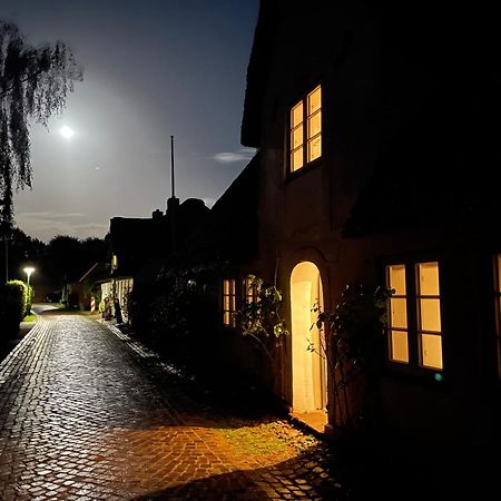 Kapitaenshaus Von 1712 - Neu Saniert Apartment Nieblum Bagian luar foto