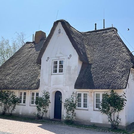 Kapitaenshaus Von 1712 - Neu Saniert Apartment Nieblum Bagian luar foto