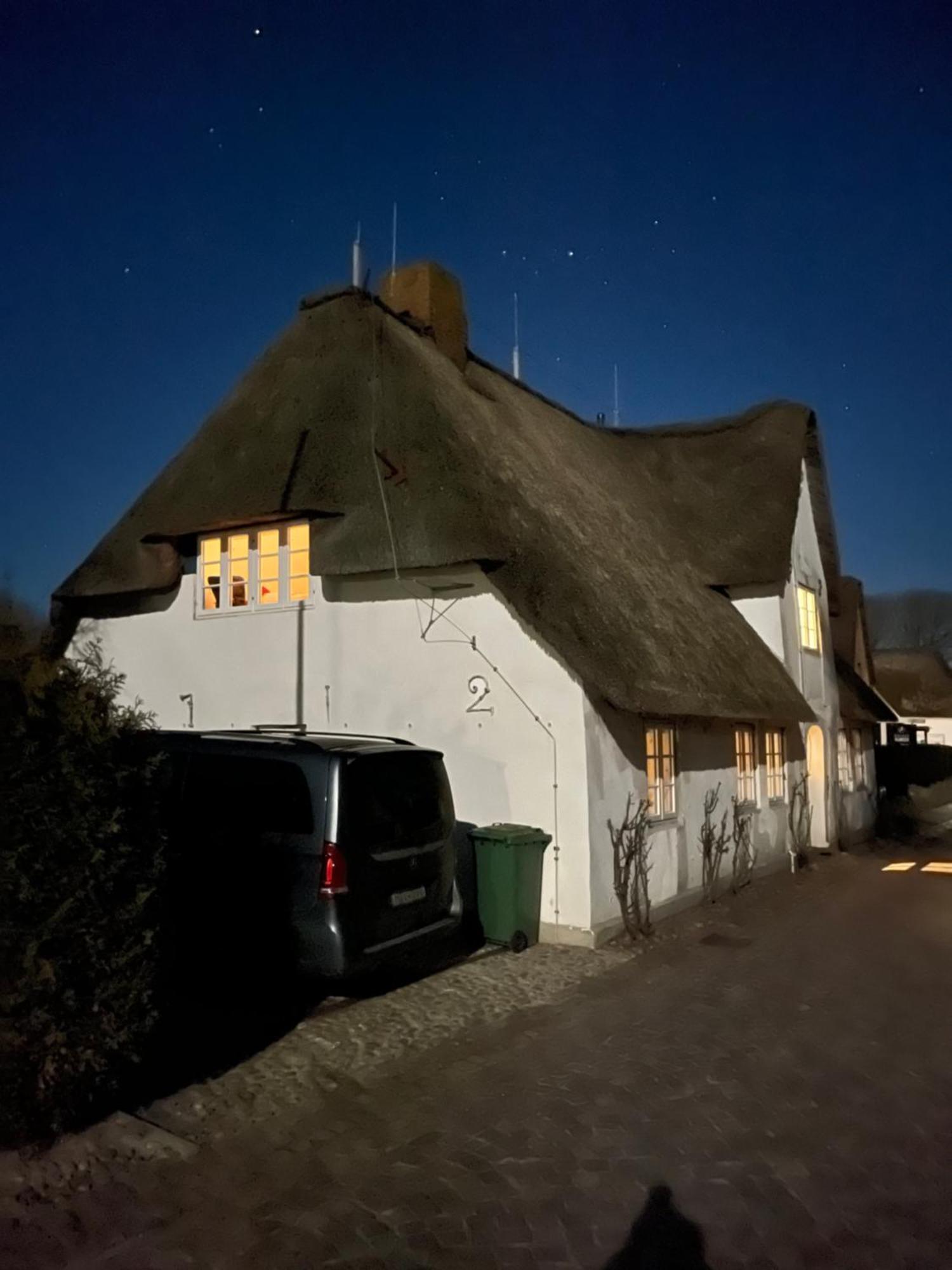 Kapitaenshaus Von 1712 - Neu Saniert Apartment Nieblum Bagian luar foto